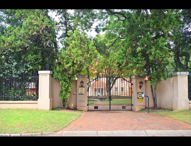 4 BEDROOM HOUSE FOR SALE IN HOUGHTON ESTATE